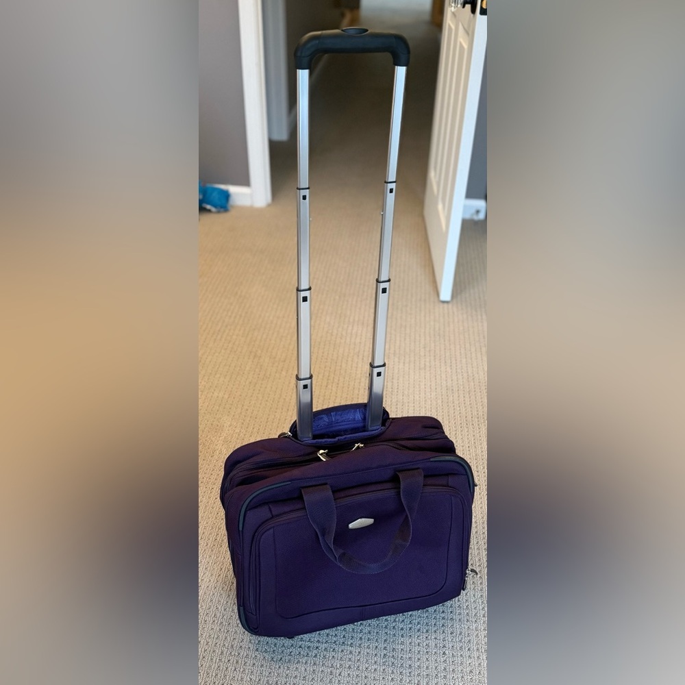 Ricardo Dark Purple Overnight Travel Bag - Picture 2 of 6